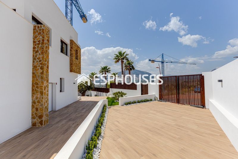 Foto 4c6d9051-44cd-4293-8fc4-026b63f6e593. Chalet with pool in Golf Bahía Finestrat
