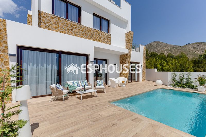 Foto 63c0f83d-9894-4063-bba3-604cef712938. Chalet with pool in Golf Bahía Finestrat