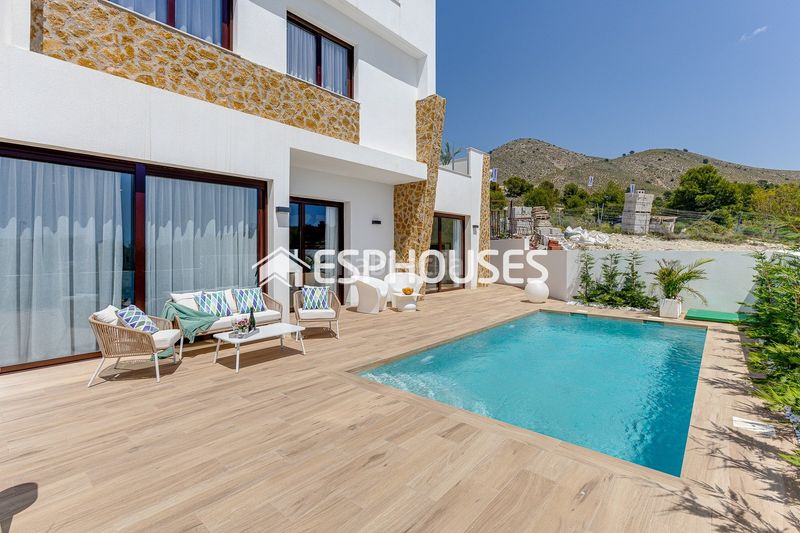 Foto 980a33b6-e2ab-4bd0-bbd6-e8c1fe8cbff5. Chalet with pool in Golf Bahía Finestrat