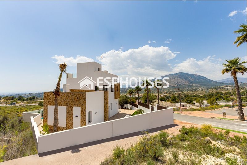 Foto a7ce8c40-1ac2-4bdd-a167-1cf4a6a4cc4f. Chalet with pool in Golf Bahía Finestrat