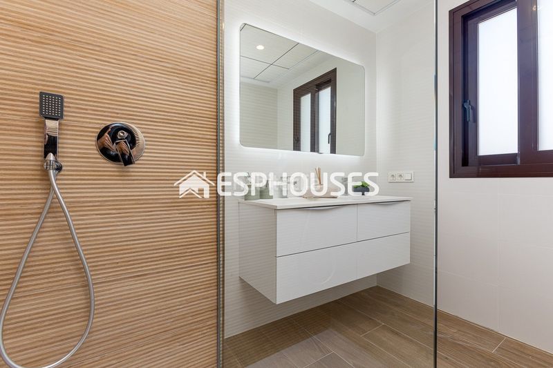 Foto d6abbcd3-bd26-4fe4-a172-92b169ee36e6. Chalet with pool in Golf Bahía Finestrat