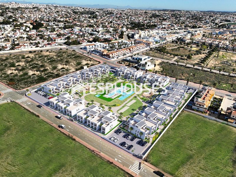 Foto 52075cb0-b025-4479-90c5-87ec897b666d. Casa amb piscina a Lo Marabú Rojales
