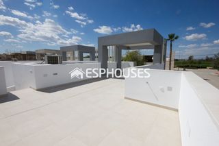 Casa a San Fulgencio. Adosado de obra nueva, en planta alta, de 3 dormitorios, en san