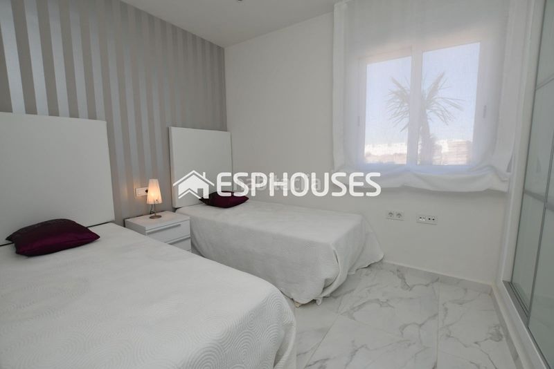 Foto a89878f9-65dd-4d8a-819d-47dea252b649. Erdgeschoss mit pool in San Miguel de Salinas