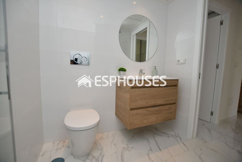 Foto ea6aa2fa-0e03-45aa-887c-b8bcf71eab76. Erdgeschoss mit pool in San Miguel de Salinas