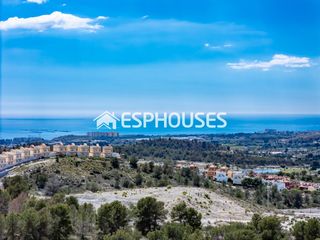Chalet en Golf Bahía. Villa de lujo lista para entrar a vivir con vistas al mar.