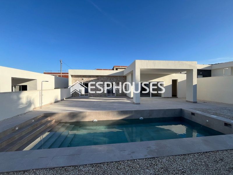 Foto cc0e83d2-d238-4944-944d-8d1b35548a6d. Xalet amb piscina a Romana (la)
