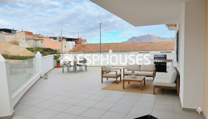 Foto e98f0b25-1637-4e25-8c7a-66e61ff2f8ed. Planta baixa amb piscina a Bigastro