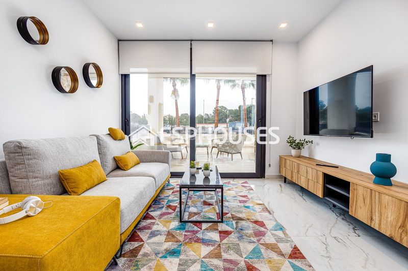 Foto 635cfbeb-31c4-4072-8fd4-e176bbd82215. Ground floor with pool in San Miguel de Salinas