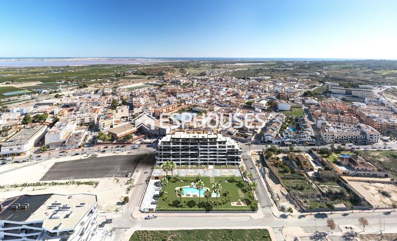 Foto b5336c06-aa38-4a56-9a06-a175737757b1. Ground floor with pool in San Miguel de Salinas