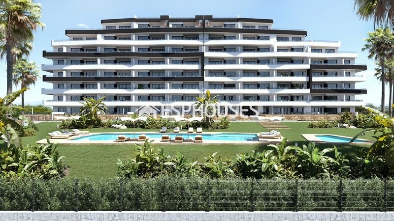 Foto b6e4575d-ff13-4274-bb2c-c3d575274f28. Ground floor with pool in San Miguel de Salinas