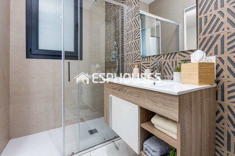 Foto ca5d6f6a-008d-4151-92d8-bdc1df8508ba. Ground floor with pool in San Miguel de Salinas
