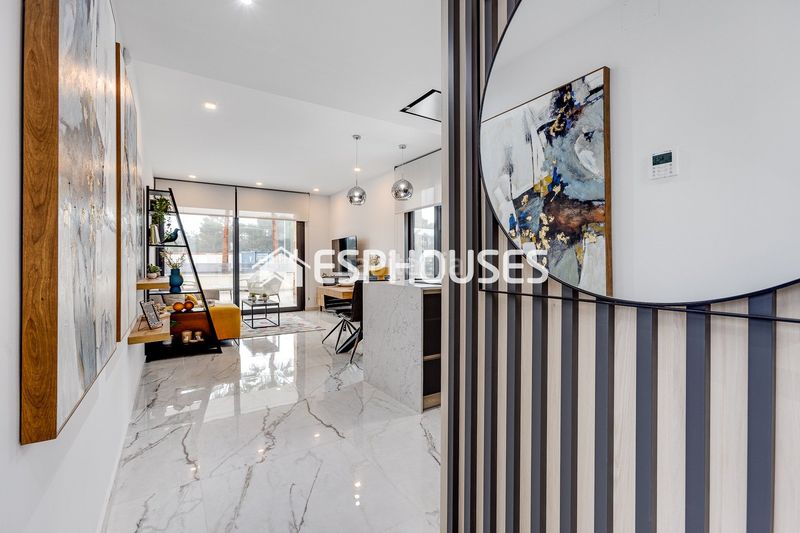 Foto f103cdd1-2b6c-46b0-beb4-36394eac0ee9. Ground floor with pool in San Miguel de Salinas