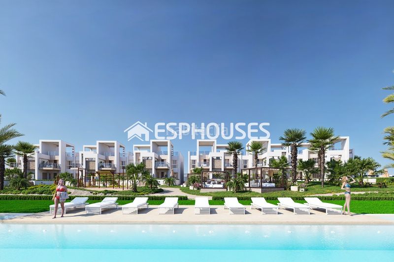 Foto bb9d6f29-331a-45b5-a3de-54742cf9a88d. Casa amb piscina a Lo Marabú Rojales