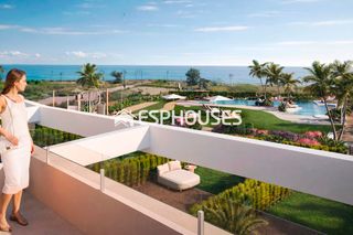 Casa in Pueblo Español-Coveta Fumá. Exclusiva promoción de villas en primera línea de playa en la co