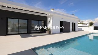 Chalet in Pueblo Lucero. Villa lista para entrar a vivir en ciudad quesada