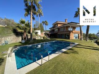 Maison à Alella. Chalet en venta en la mejor zona de alella.  casa obra vista con