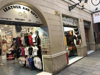 Lloguer Local Comercial  Carrer de la boqueria. Sin traspaso ! impresionante local  tráfico 20.000 personas diar