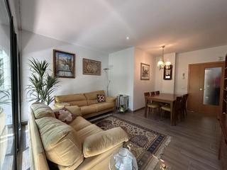 Etagenwohnung  Carrer de mallorca. Luminoso piso con terraza en calle mallorca