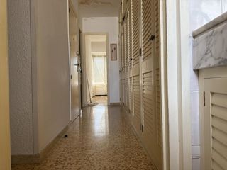 Appartement  De calàbria. Piso exterior de 4 habitaciones a reformar en calabria  eixample