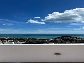 Duplex  Calle cáceres. Ático dúplex con terraza privada y vistas a la bahía en cerrado