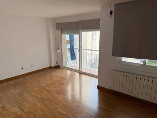 Etagenwohnung  Avenida martí pujol. Piso de 3 habitaciones en el centro de badalona