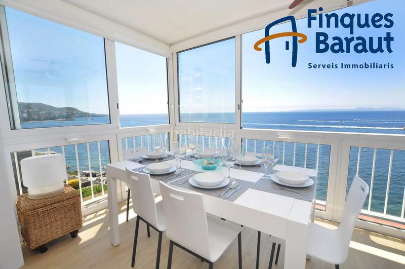 Foto 38162e37-d42b-4087-a0ce-3e65ff96353c. Piso apartamento primera linea de mar en playa de canyelles en Roses