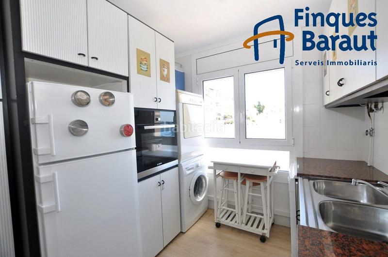 Foto 73a934f4-0157-4498-9c1b-8635aea9d957. Piso apartamento primera linea de mar en playa de canyelles en Roses