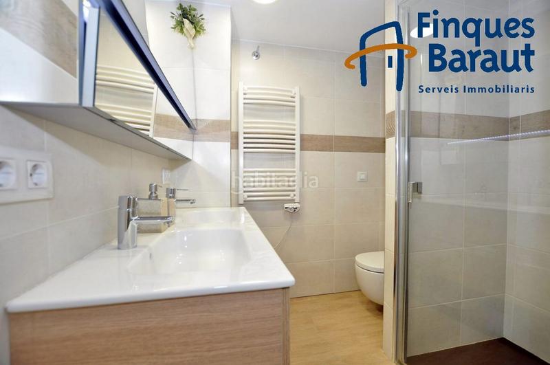 Foto c09429ef-1140-42d4-a4ab-707cd1aa2d9f. Piso apartamento primera linea de mar en playa de canyelles en Roses