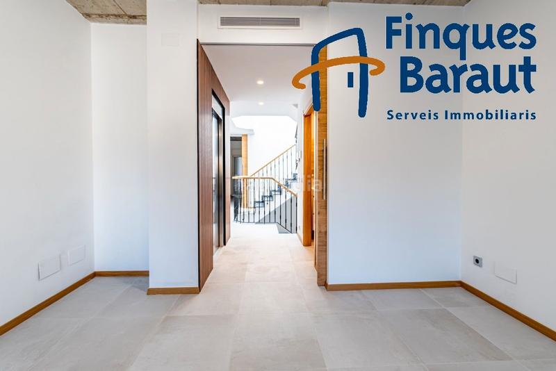 Foto 2ecc7c43-51a0-44e7-8294-3b0ec3e1fdb3. Haus mit heizung parking in Creu de la Mà Figueres