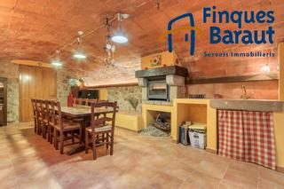 Mas à Cantallops. Casa de piedra con un hermoso patio y una amplia terraza con vis