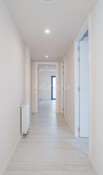 Foto 3797cc61-a825-46fe-8e68-8e5c1d66e722. Piso a pocos pasos de la rambla le ofrecemos apartamento nuevo a estrenar de tres habitaciones. en Figueres