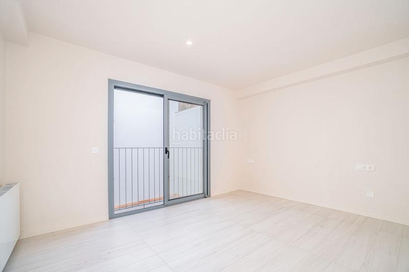 Foto 649c0dee-785d-4c27-a340-764e8af7faf1. Piso a pocos pasos de la rambla le ofrecemos apartamento nuevo a estrenar de tres habitaciones. en Figueres