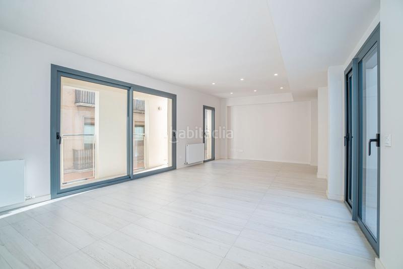 Foto bd9134cb-dd8c-405a-8be5-2cc379b7b31f. Piso a pocos pasos de la rambla le ofrecemos apartamento nuevo a estrenar de tres habitaciones. en Figueres