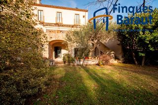 Mas à Darnius. Encanto y exclusividad en darnius: una propiedad única en un ent