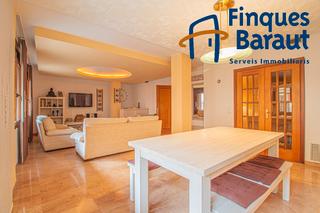 Pis  Pujada del castell. Piso ideal para familias en el centro de figueres