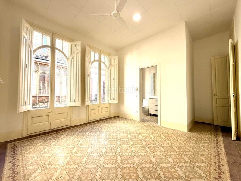 Foto 4a7d610f-d3c1-425f-90ef-8cc625ea59de. Casa adosada magnífica casa reformada en el centro – amplitud, confort y una ubicación inmejorable en Figueres