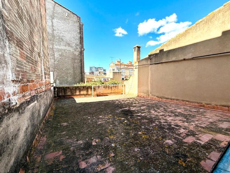 Foto ae086388-e810-43f8-8de2-372c258e9985. Casa adosada magnífica casa reformada en el centro – amplitud, confort y una ubicación inmejorable en Figueres