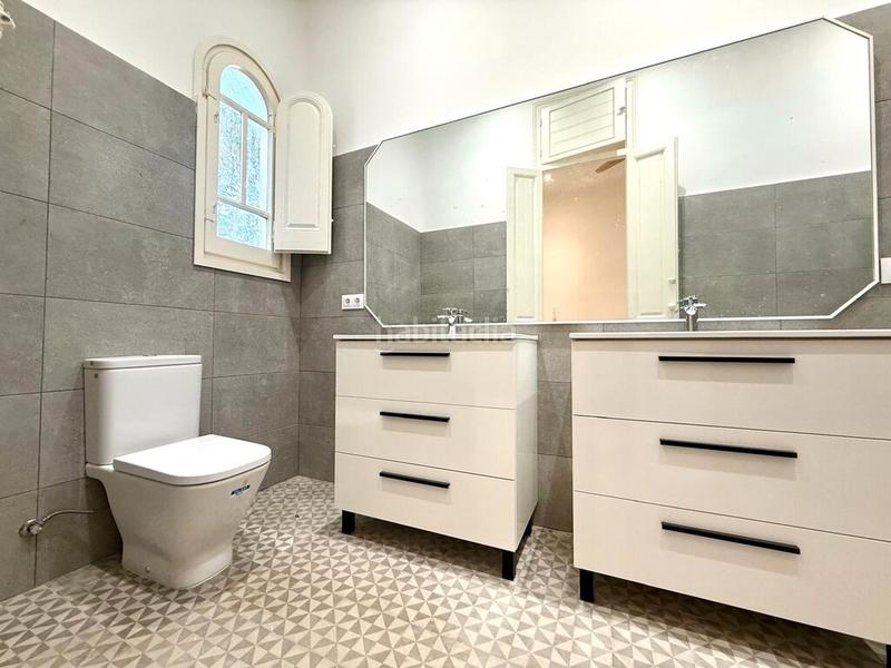 Foto b3d9f1b8-44c4-4ef7-a943-70f6a5d0bb8a. Casa adosada magnífica casa reformada en el centro – amplitud, confort y una ubicación inmejorable en Figueres