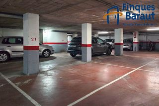 Posto auto in Centre. Plaza de aparcamiento en venta en el centro de figueres – calle