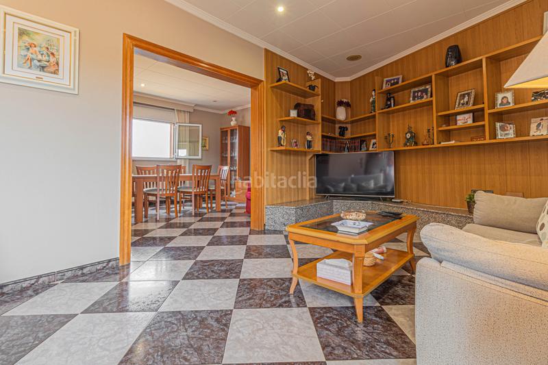 Foto bc2389eb-0162-48b3-a76c-a7f105efe034. Duplex avec chauffage dans Eixample-Horta Capallera Figueres