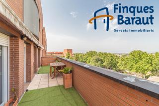 Piso en Carrer elx 8. Piso en venta en figueres de 129 m con terraza y vistas especta