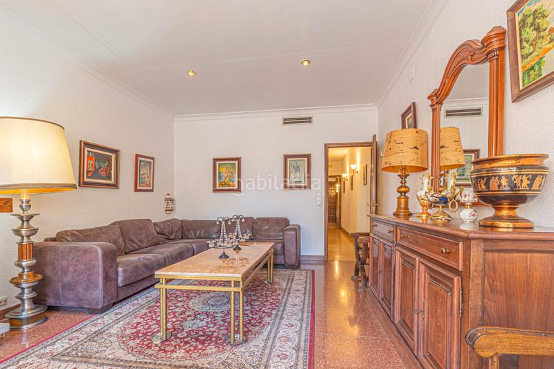 Foto 3674ac38-5ac2-49d6-8b43-33a3044f18fe. Edifici a carrer pep ventura 12 a Centre Figueres