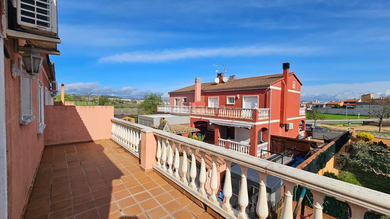 Foto 46aee05b-aa2f-4922-9c75-1fa5286743cf. Casa aparellada amb xemeneia calefacció aparcament a Vilafant