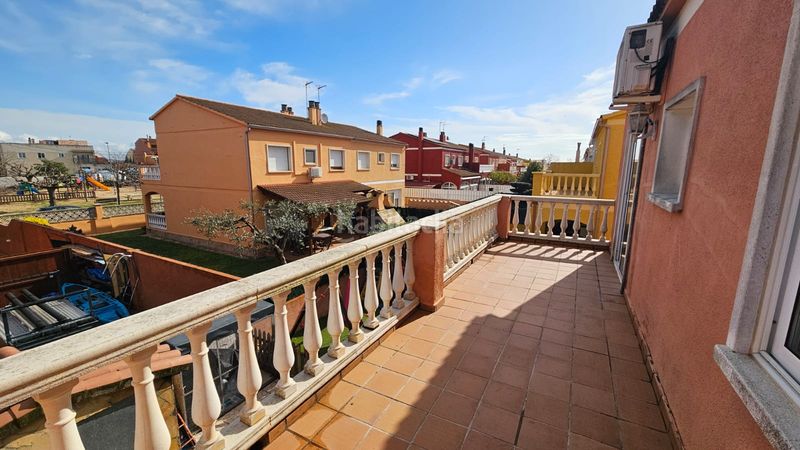Foto 6a2d2a25-58cf-4811-bfe9-8247823a410e. Casa aparellada amb xemeneia calefacció aparcament a Vilafant