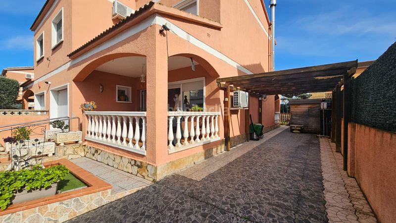 Foto 6bfe1fec-166c-434b-8fb9-f56a4974dd7b. Casa aparellada amb xemeneia calefacció aparcament a Vilafant