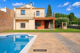 Haus in Borrassà. Espacio, jardín y gran potencial en pueblo del empordà