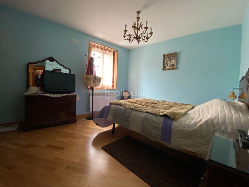 Foto 5a074fba-918b-4708-b9c8-10d94c49500a. Casa amb xemeneia calefacció aparcament a Esterri d´Àneu