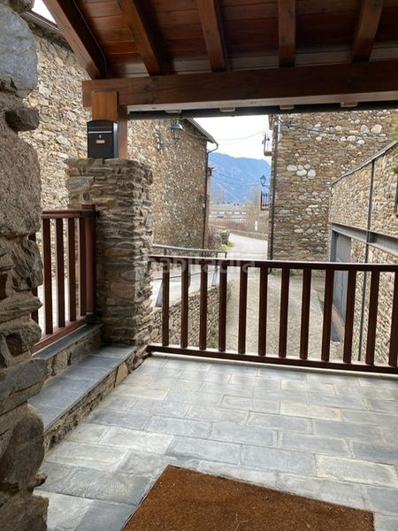 Foto 8086f61c-3810-4cbc-b34f-4540b0e83994. Casa amb xemeneia calefacció aparcament a Esterri d´Àneu