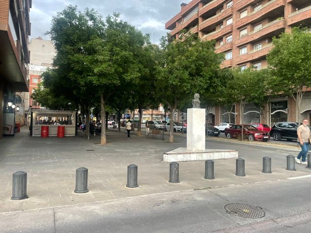 Foto cfc93b9c-ed55-48a1-9604-c7b1dbb7bb22. Lloguer edifici a carrer serra d'almenara 8 a Joc de la Bola - Camps d'Esports Lleida